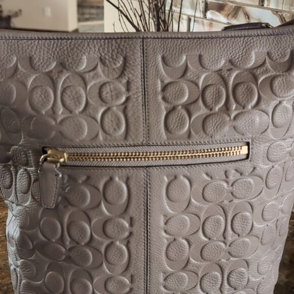 Vintage Coach Legacy Embossed Taupe HOBO Bag NWOT - Picture 3 of 17